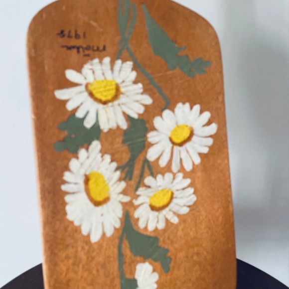 Hand-painted wooden cutting board with daisies and inscription "Mollie 1975” - Picture 2 of 6